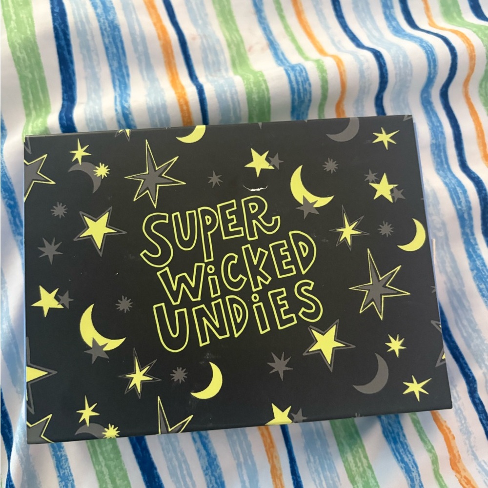 American Eagle Outfitters Black Thong Box with Yellow Star Design